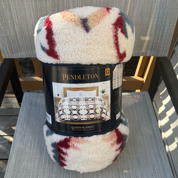 Pendleton White Sands Beige Southwest Aztec Fleece Blanket-QUEEN 98" X 92"-NEW! - Picture 2 of 8